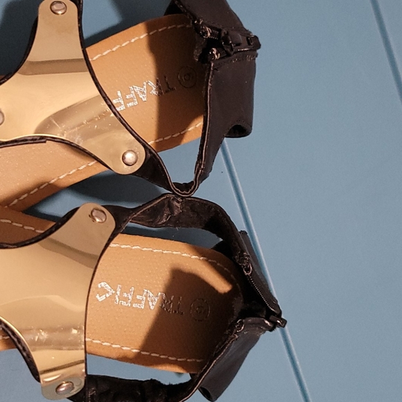 6 traffic sandal - Picture 3 of 5